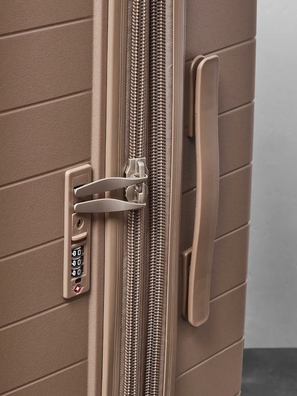 Rock Luggage Medium Palma Suitcase
