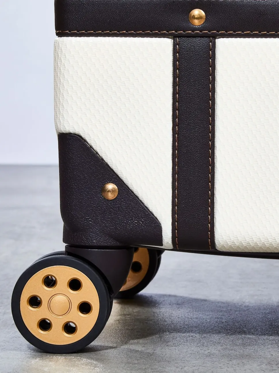 Rock Luggage Vintage Medium Suitcase