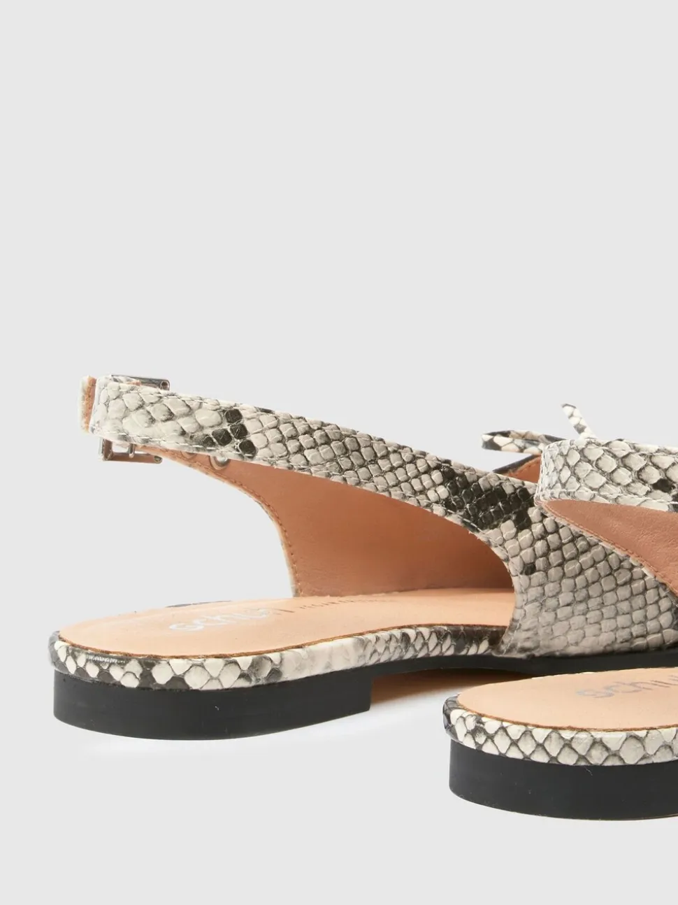 Schuh White Lorie Point Hardware Flat Shoes
