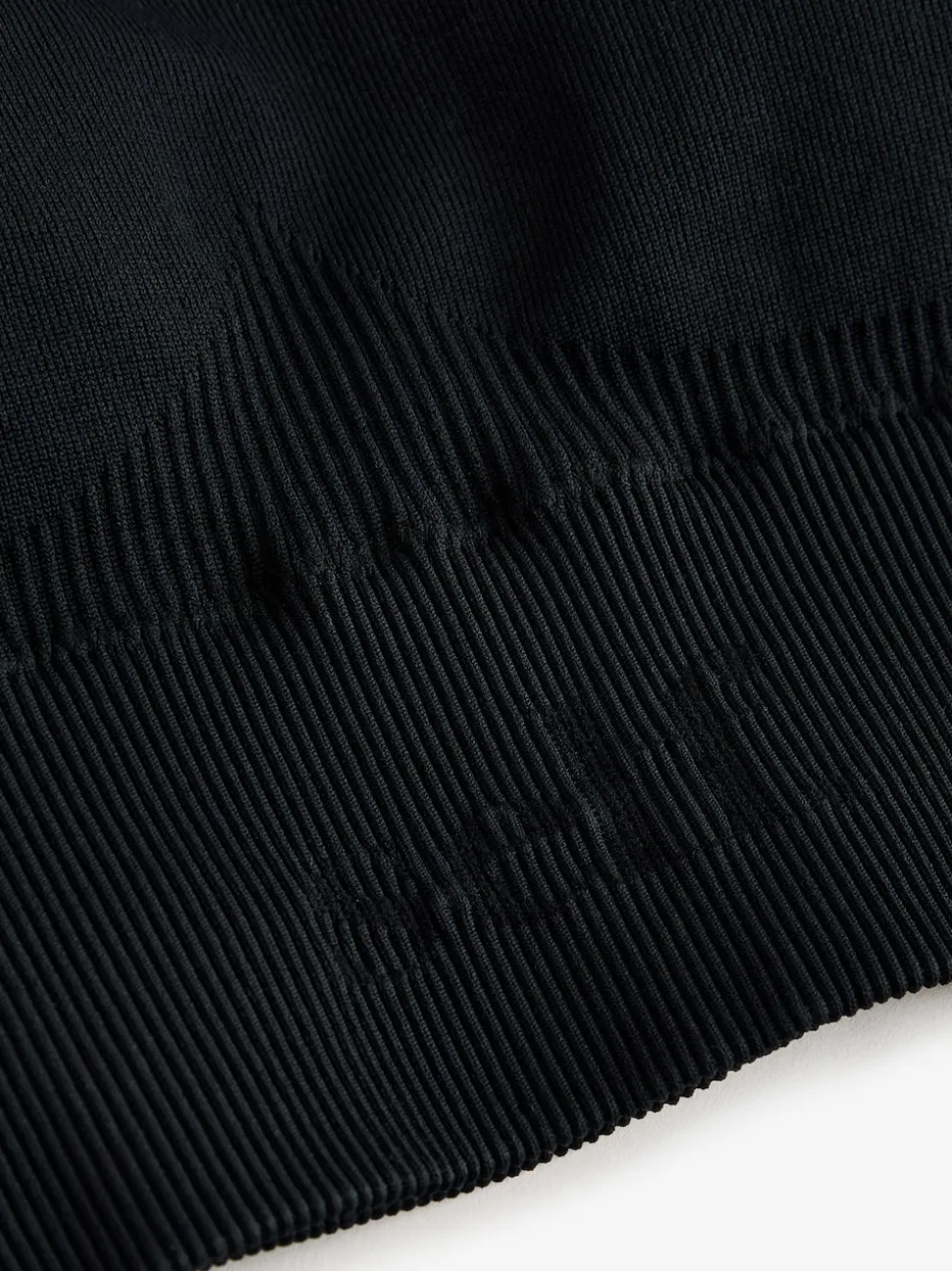 self. Black Seamfree Sports Crop Top