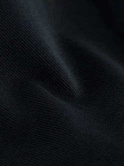 self. Black Seamfree Sports Crop Top