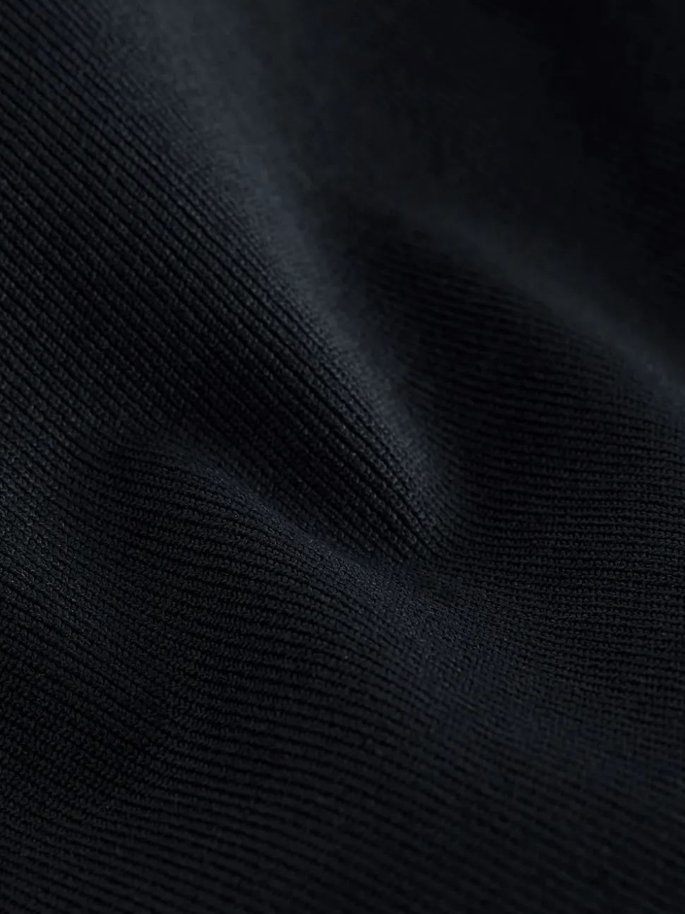 self. Black Seamfree Sports Crop Top