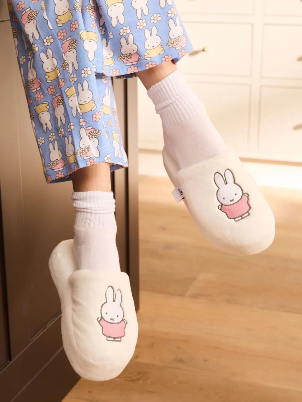 Skinnydip White Miffy x Pink Dress Slippers