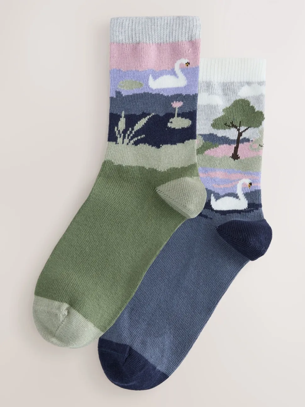 Swan Scene Warm Handle Cotton Ankle Socks 2 Pack