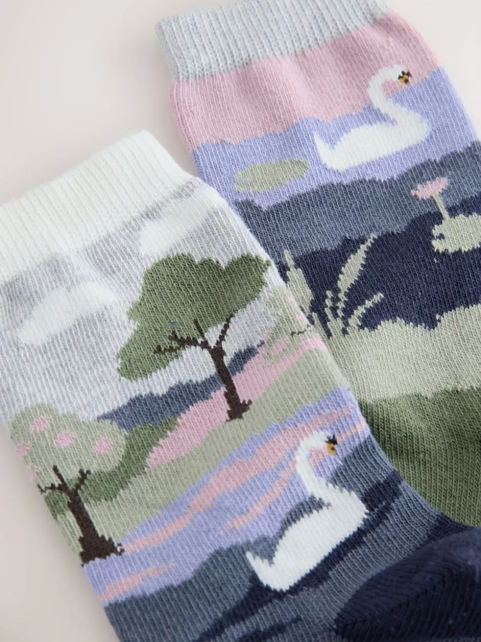 Swan Scene Warm Handle Cotton Ankle Socks 2 Pack