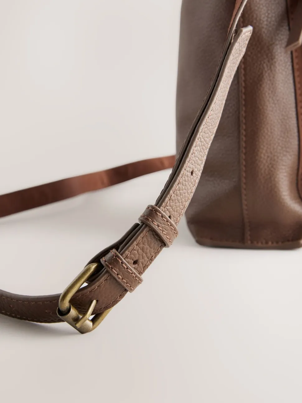 Tan Brown Leather Pocket Messenger Bag