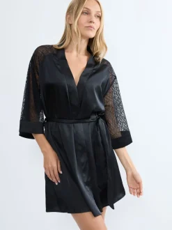 Triumph Black A Weekend to Remember Robe