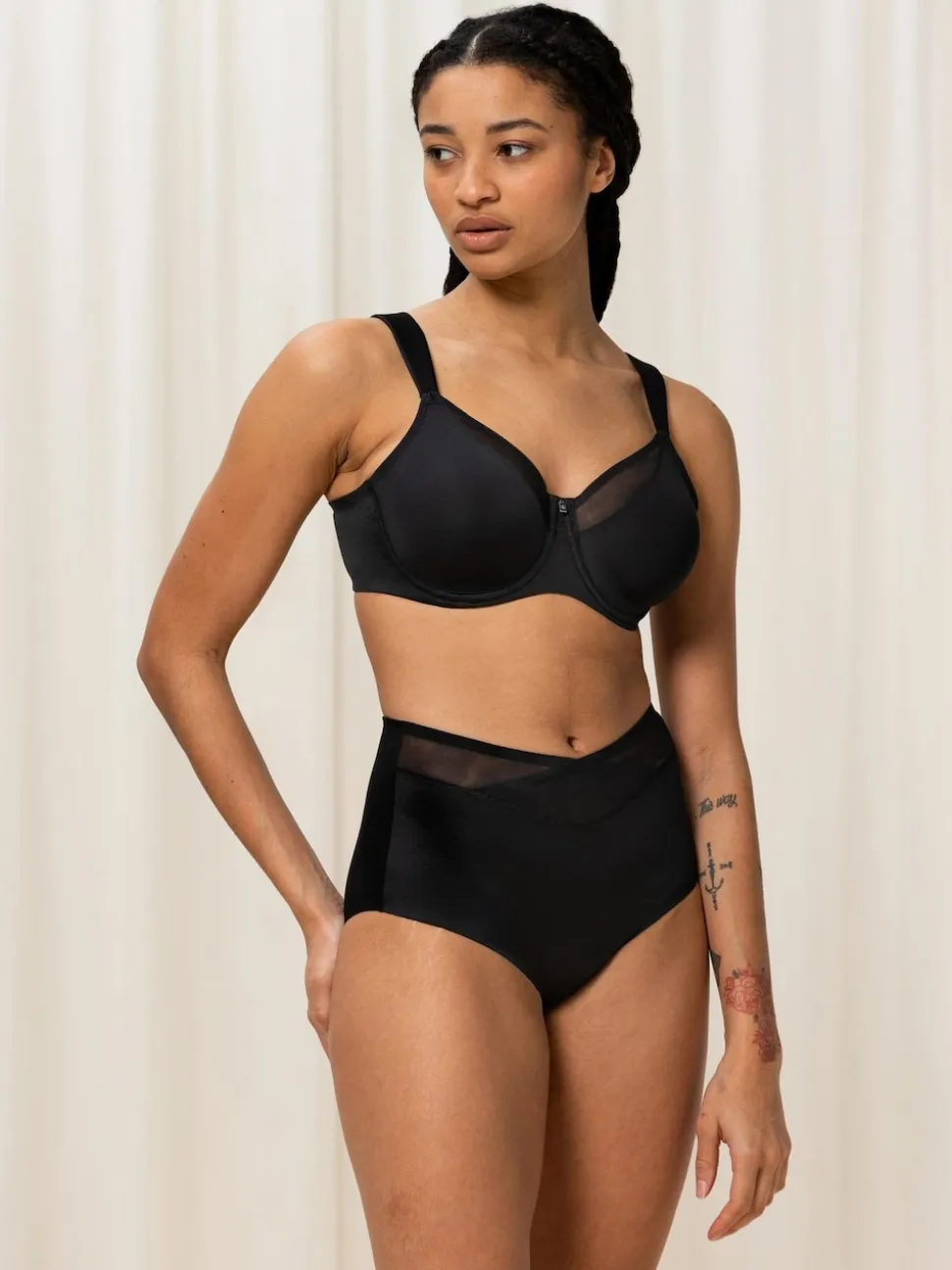 Triumph Black Wired True Shape Sensation Minimizer Bra