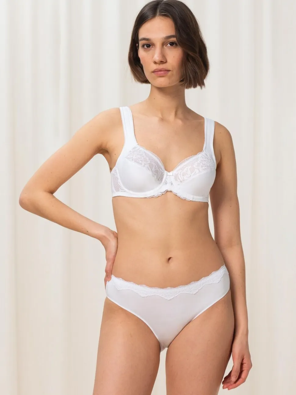 Triumph White Non Padded Modern Lace Cotton Wired Bra