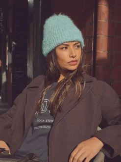 Turquoise Blue Ribbed Beanie Containing Wool Hat